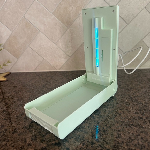 Tech Candy Clean Slate Sanitizing Bed - Picture 2 of 5